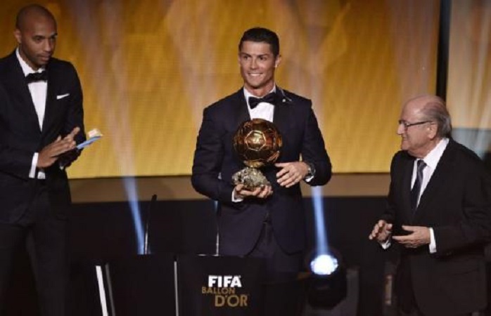 البرتغالي رونالدو ينال جائزة أفضل لاعب في العالم